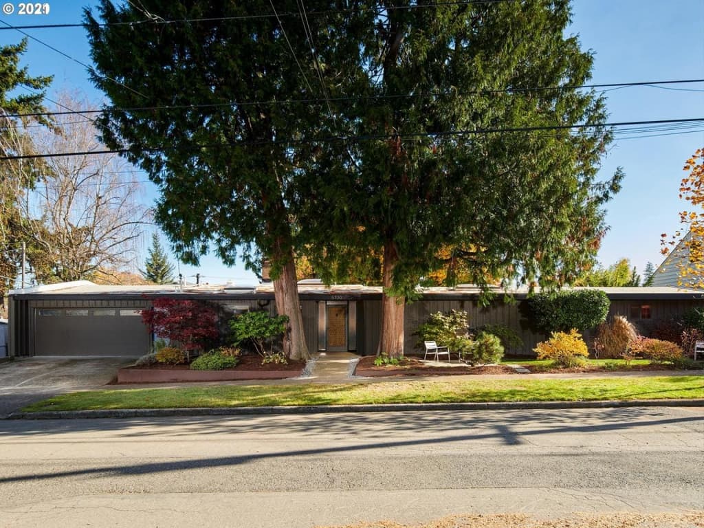 A cabin-like home in Portland lists for $798k