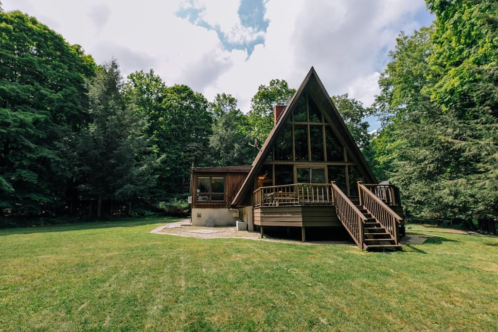 This Red Hook A-frame channels midcentury style in New York