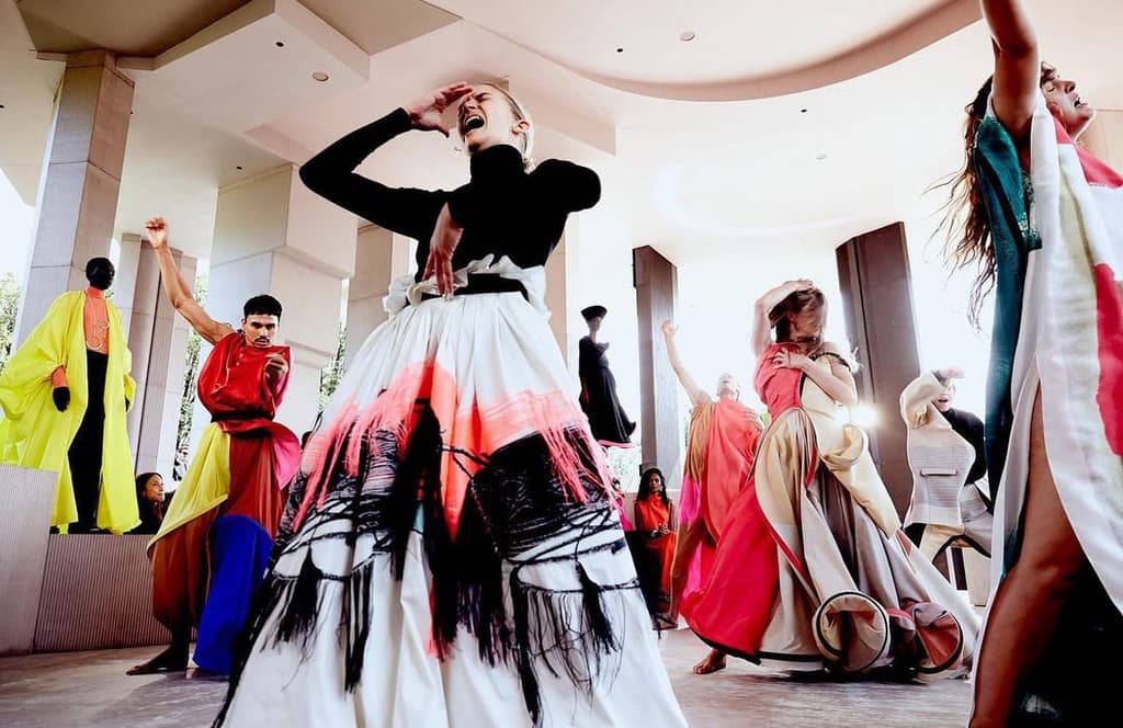 Roksanda's choreographed SS22 show turned the Serpentine Pavilion into a stage