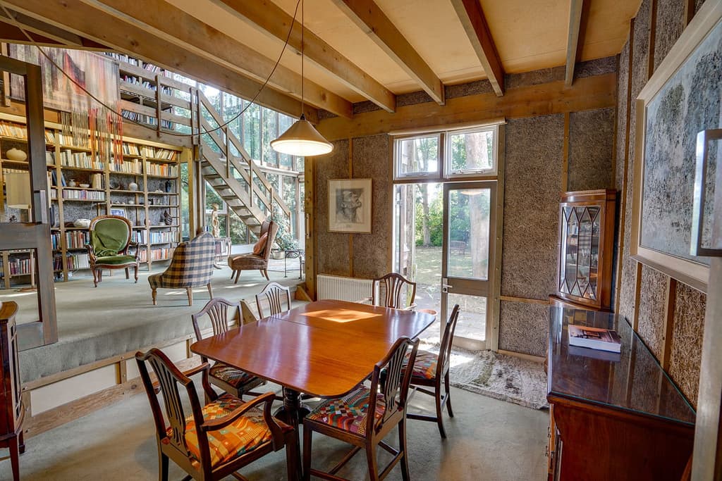 This timber-framed, modernist Cambridge house has a cube-like form based on an Elizabethan-era dwelling.