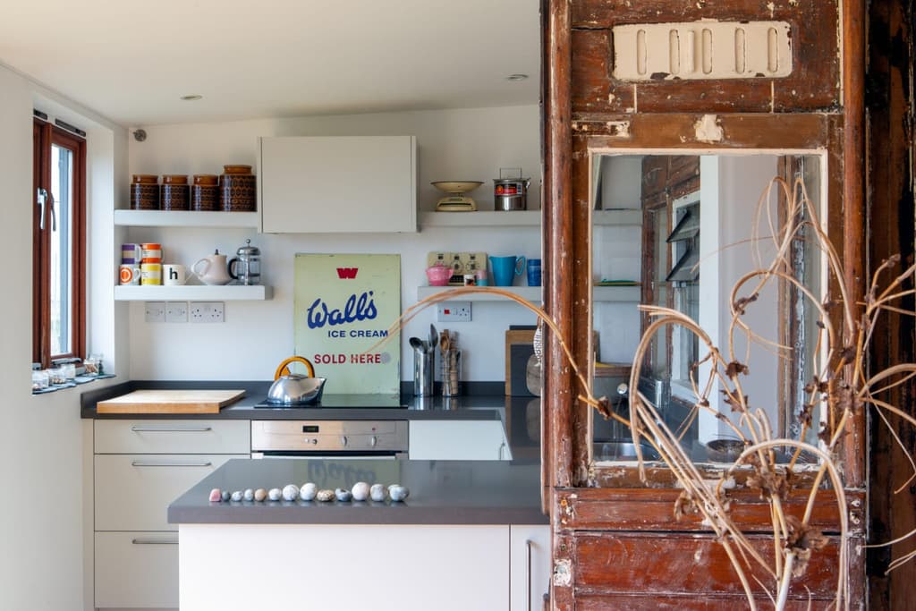A train-carriage home in Dungeness asks for £425k