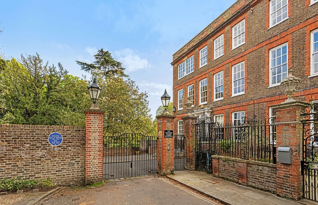 Peek inside a pair of poets' homes in London