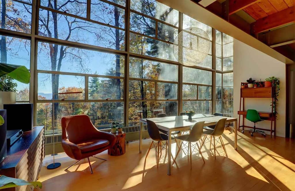 Woodland cabin meets International modernism at this New York hideaway