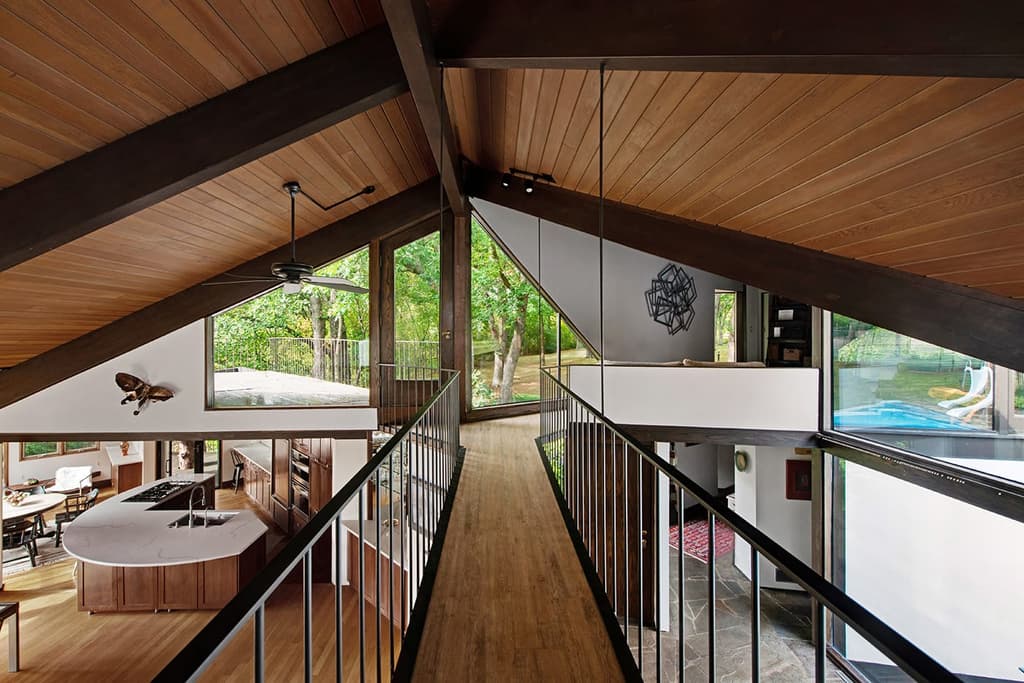 Illinois architect Harry Weese designed this Dekalb woodland hideaway, which has the ultimate 1970s design features – a huge conversation pit.