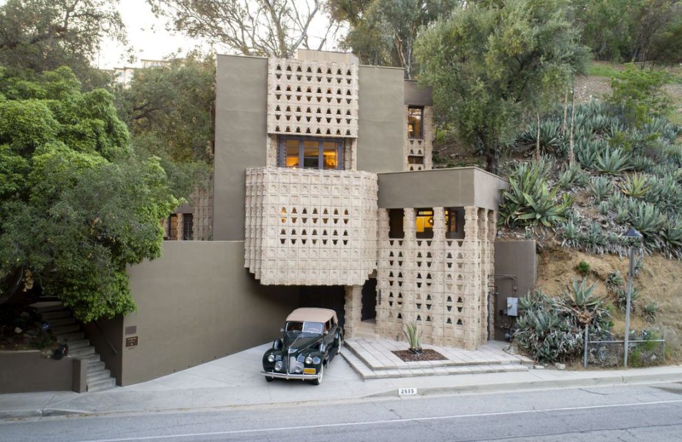 Frank Lloyd Wright’s Goetsch-Winckler House lists for $479k - The Spaces