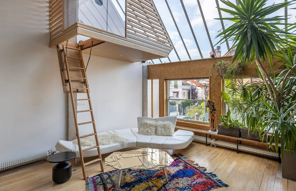 Bold colour blocks enliven this former artist’s atelier in Paris