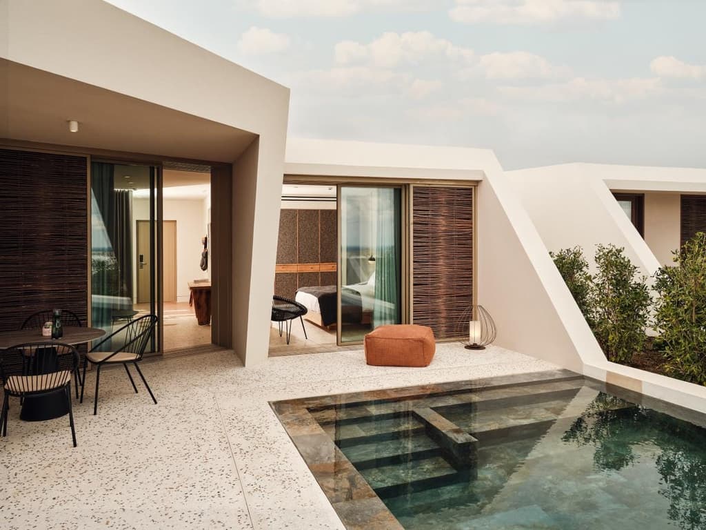Noūs Santorini luxury resort
