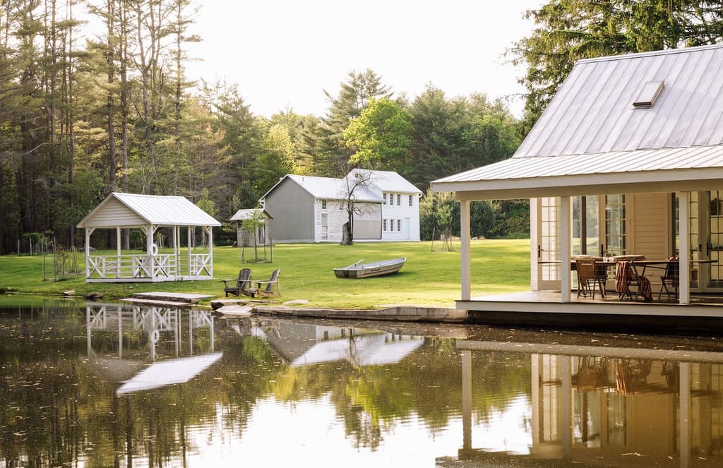 Floating New York farmhouse asks for $2.875m
