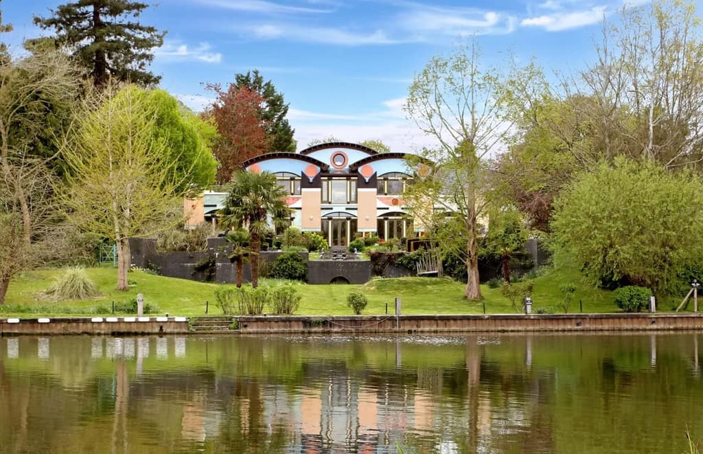 John Outram’s postmodern masterpiece Sphinx Hill is for sale
