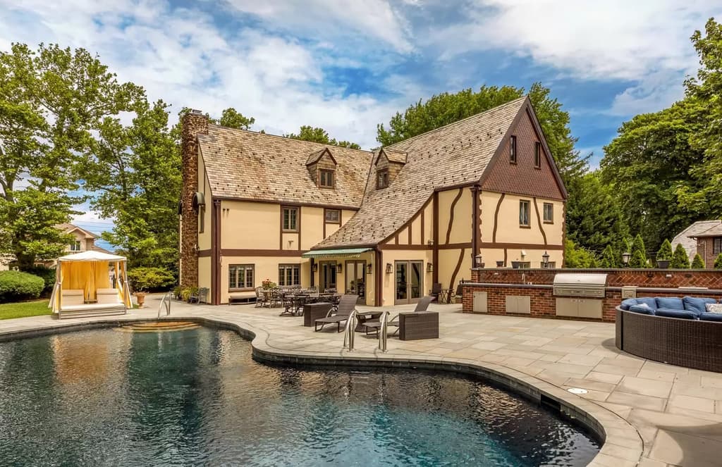 Airbnb just listed The Godfather mansion in Staten Island