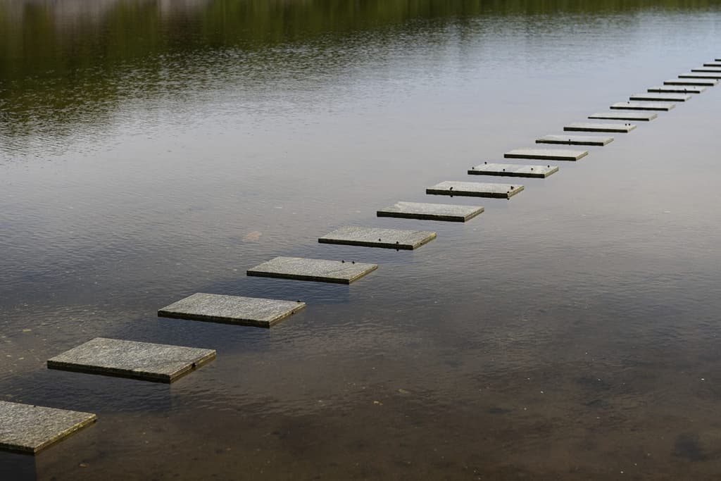 The Traelvikosen Scenic Route is a series of stepping stones across a body of water in Helgelandskysten that creates a temporary causeway at low-tide