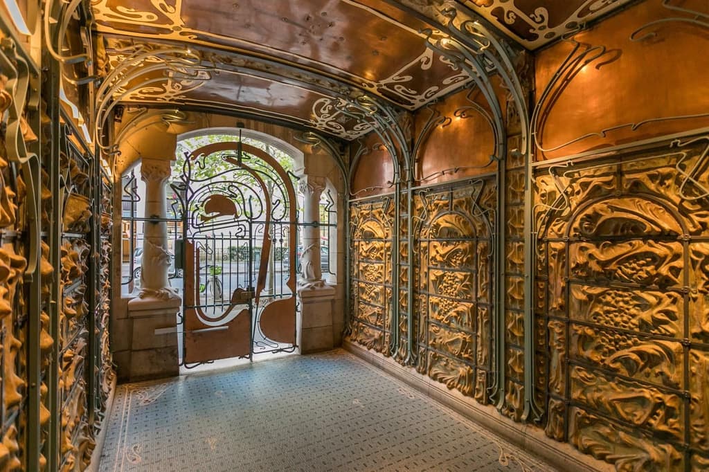 Buy a piece of an 1898 Parisian masterpiece for €840,000