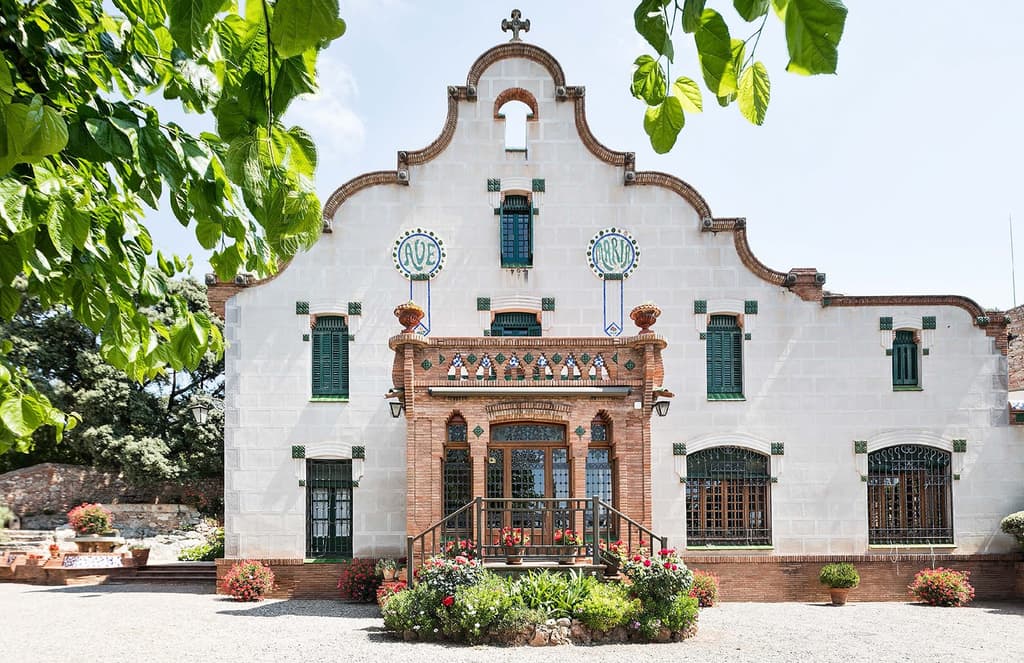 Pay €7 million for an estate designed by a Gaudí protégé