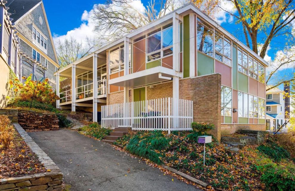 Hilltop DC home by Ward asks for 2.2m The Spaces