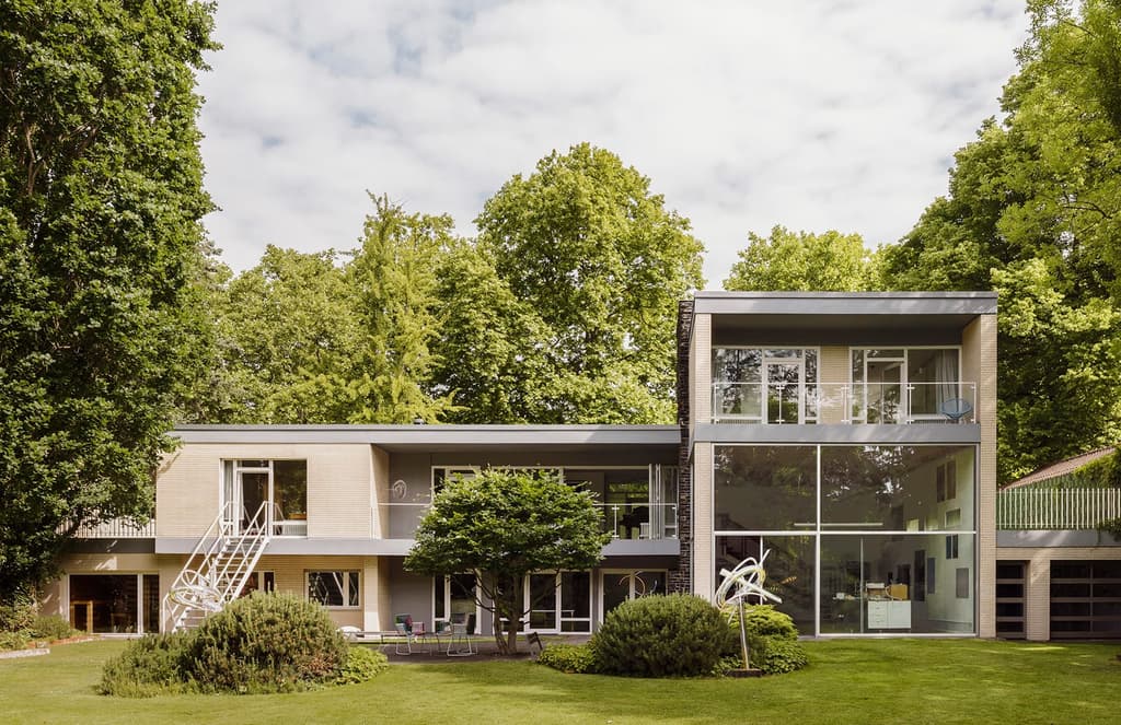 This 1960s Berlin villa is swinging with its gallery-like interiors