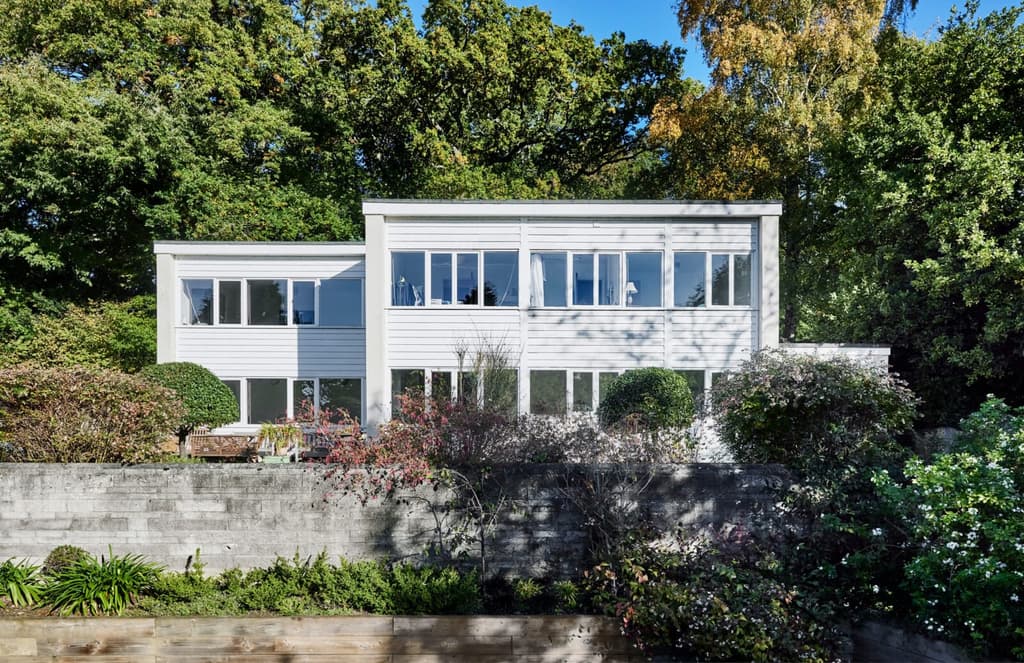 View a Glastonbury house with distinguished provenance