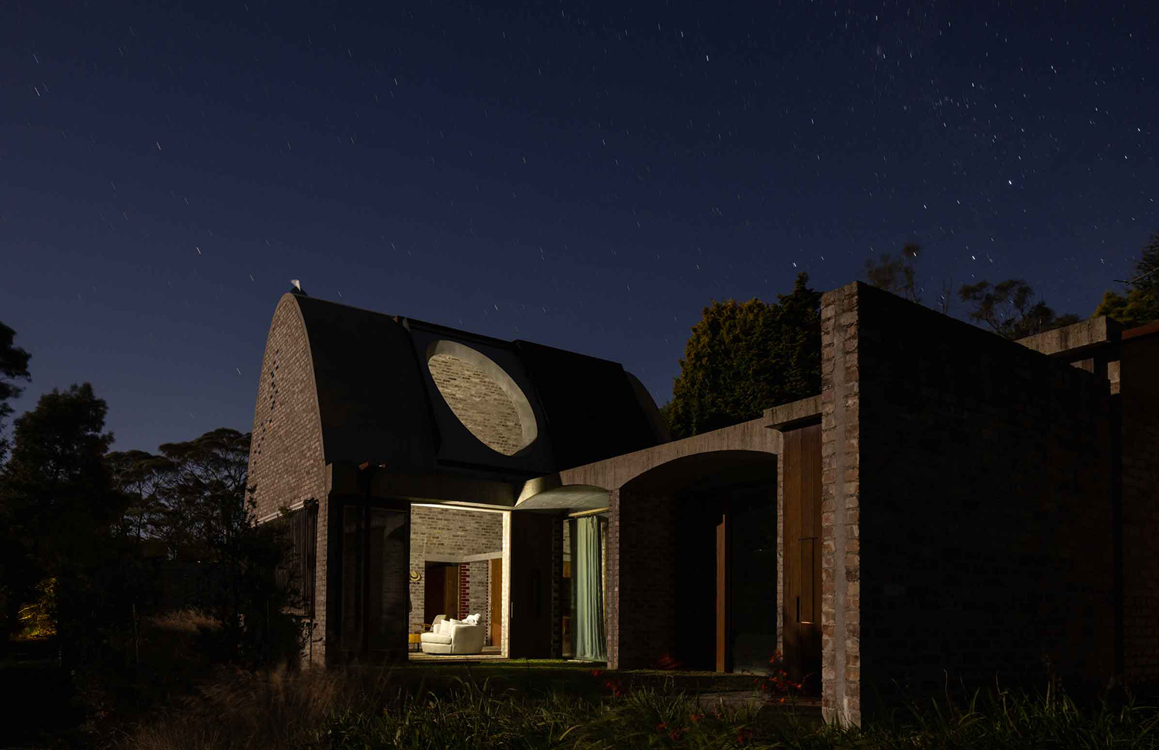 Sky-gazing home by Peter Stutchbury hits the market near the Blue Mountains, NSW