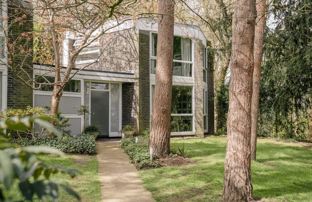 A modernist townhouse promises sophisticated living in the Surrey suburbs