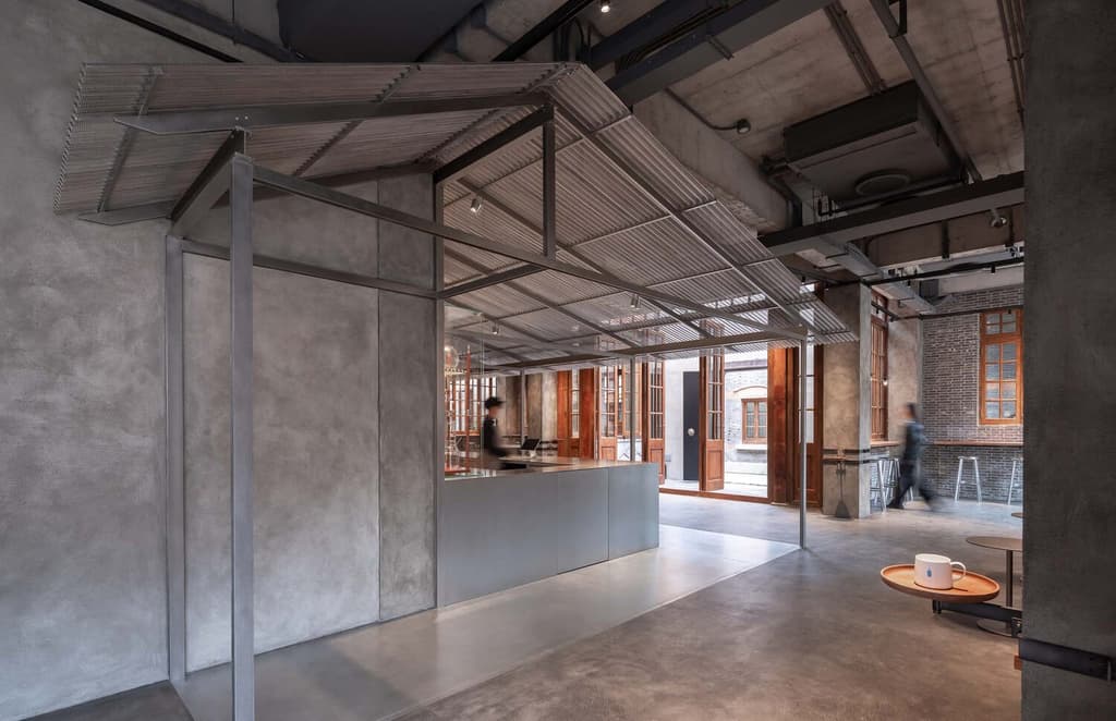 Blue Bottle Zhang Yuan cafe is designed to resemble a ‘primitive shelter’