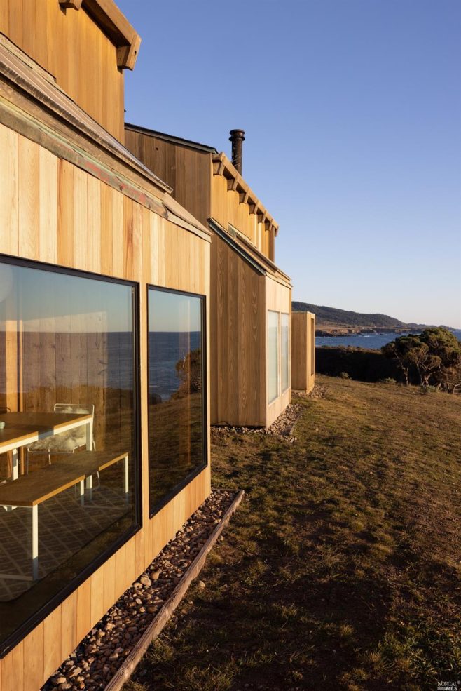 A clifftop Sea Ranch condo asks for $1.7m - The Spaces