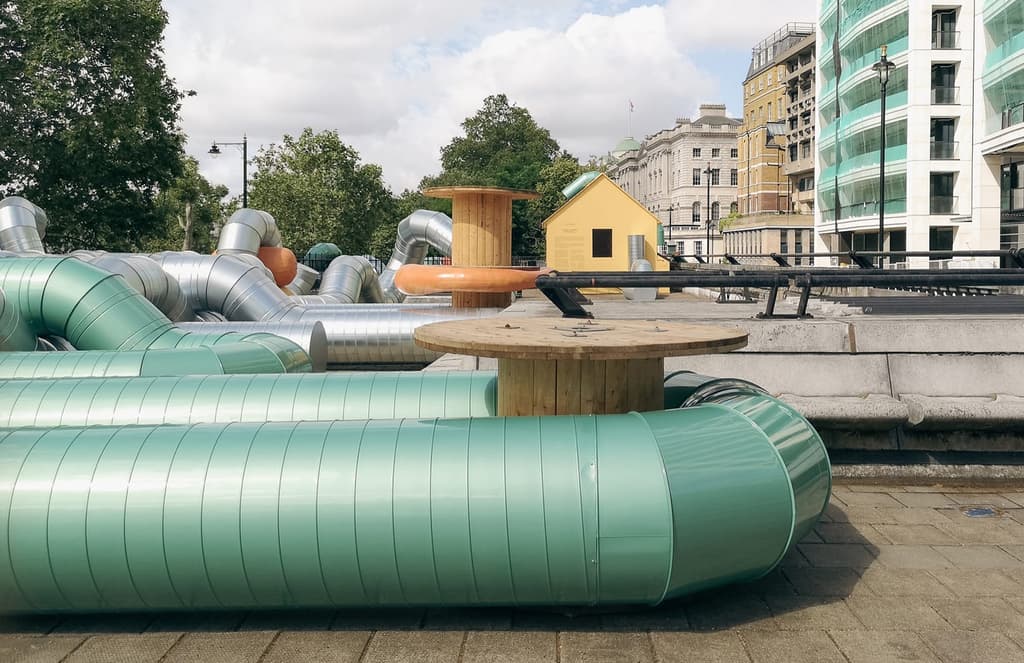 Holly Hendry's 'Slackwater' sculpture weaves its way across the roof of Temple Station