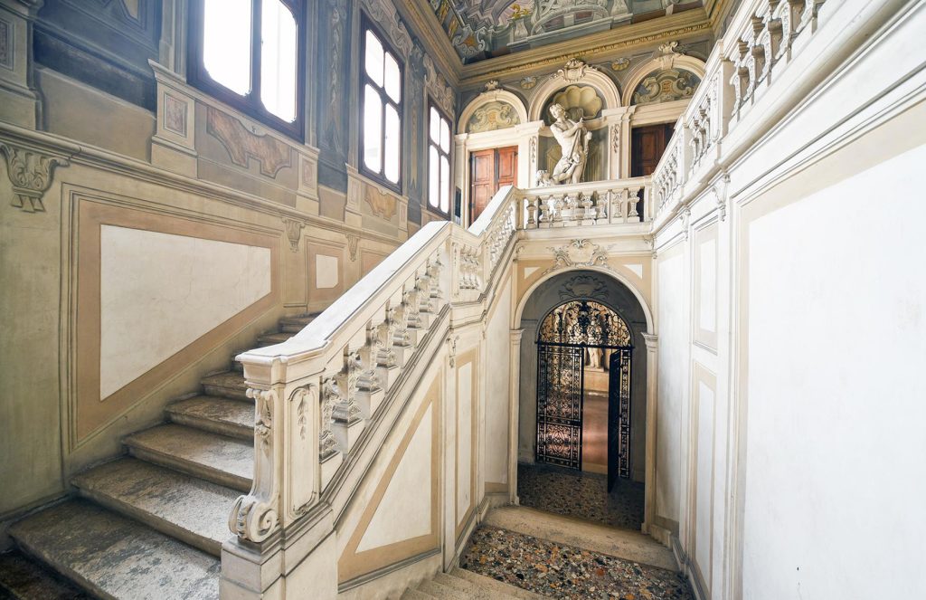 Ampliamenti: la villa che diventa PALAZZO DA 1200 STANZE