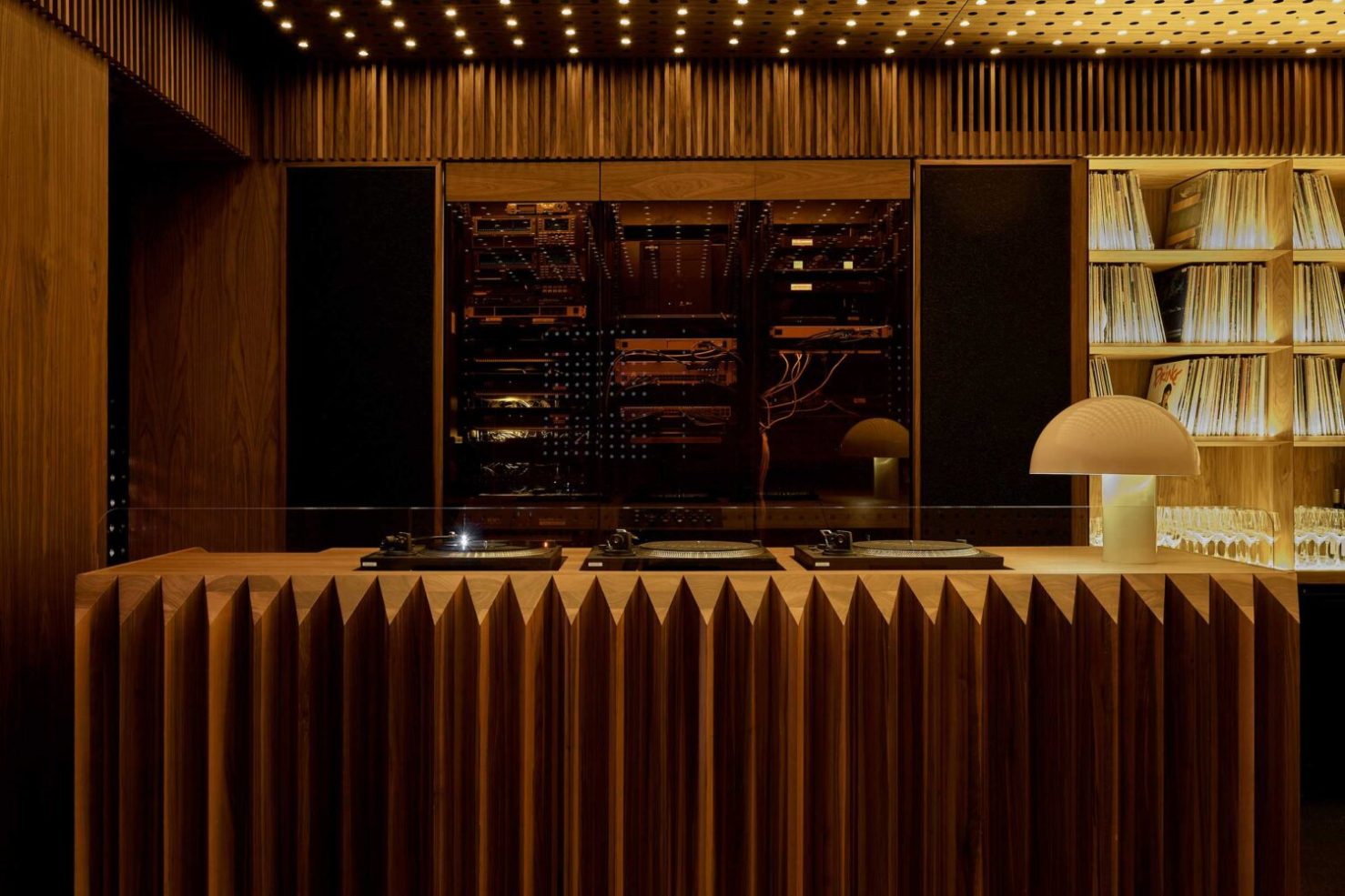 Melbourne's Her Bar basks in a golden glow