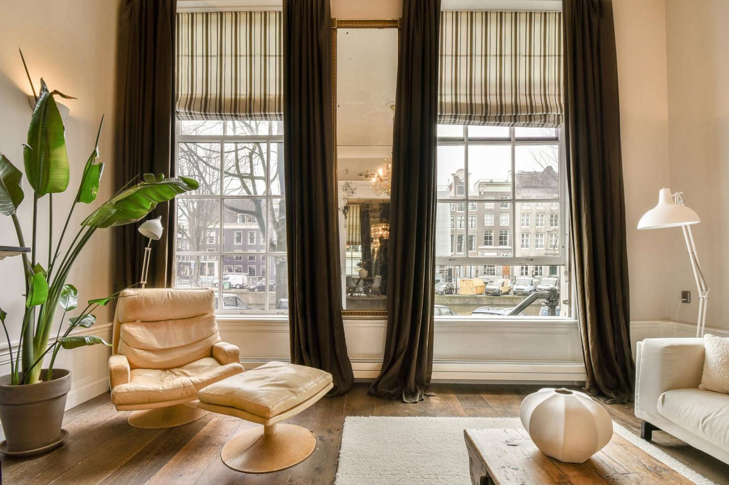 A chic central Amsterdam pied-a-terre asks for €1.1m