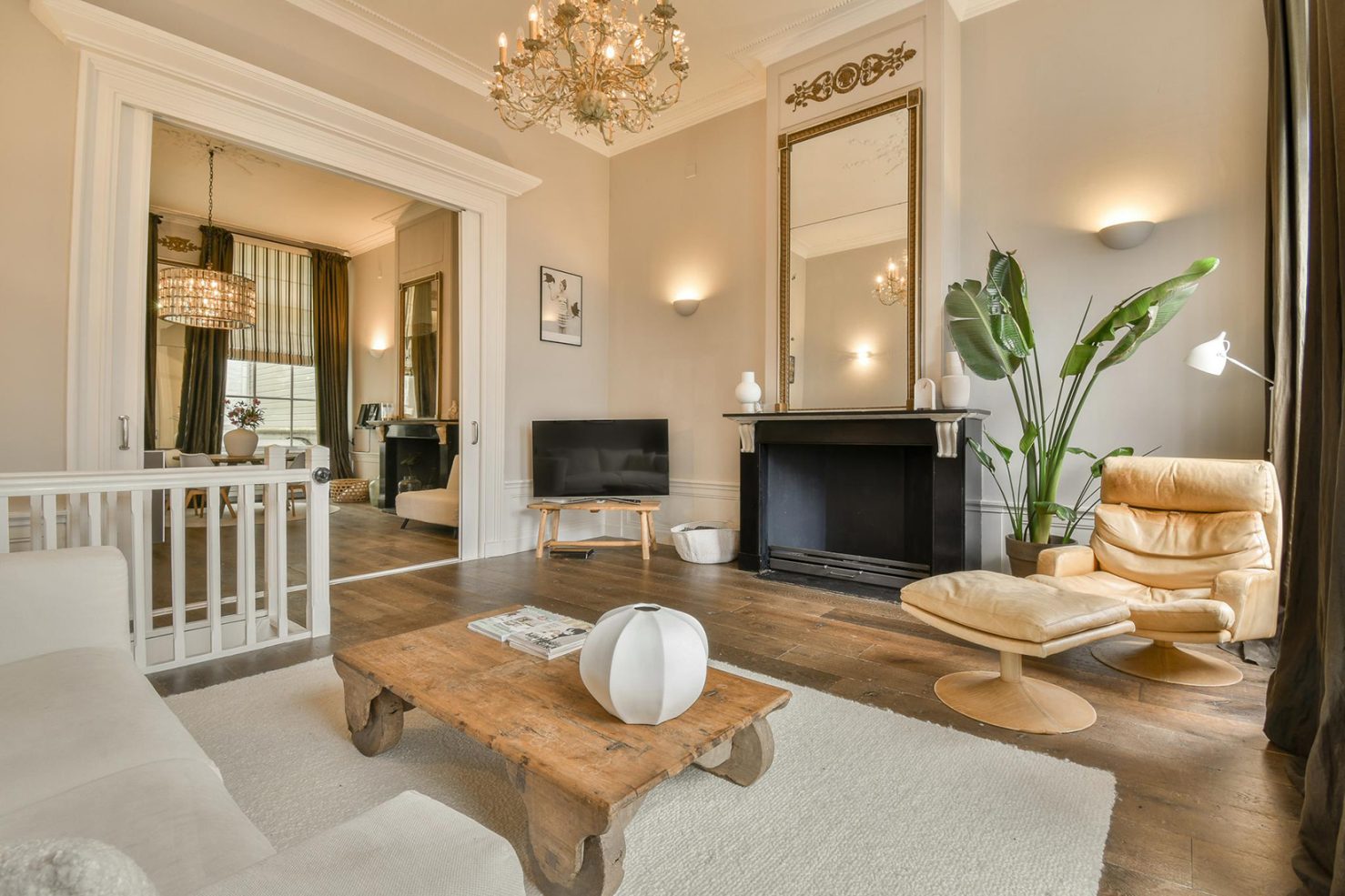 A chic central Amsterdam pied-a-terre asks for €1.1m