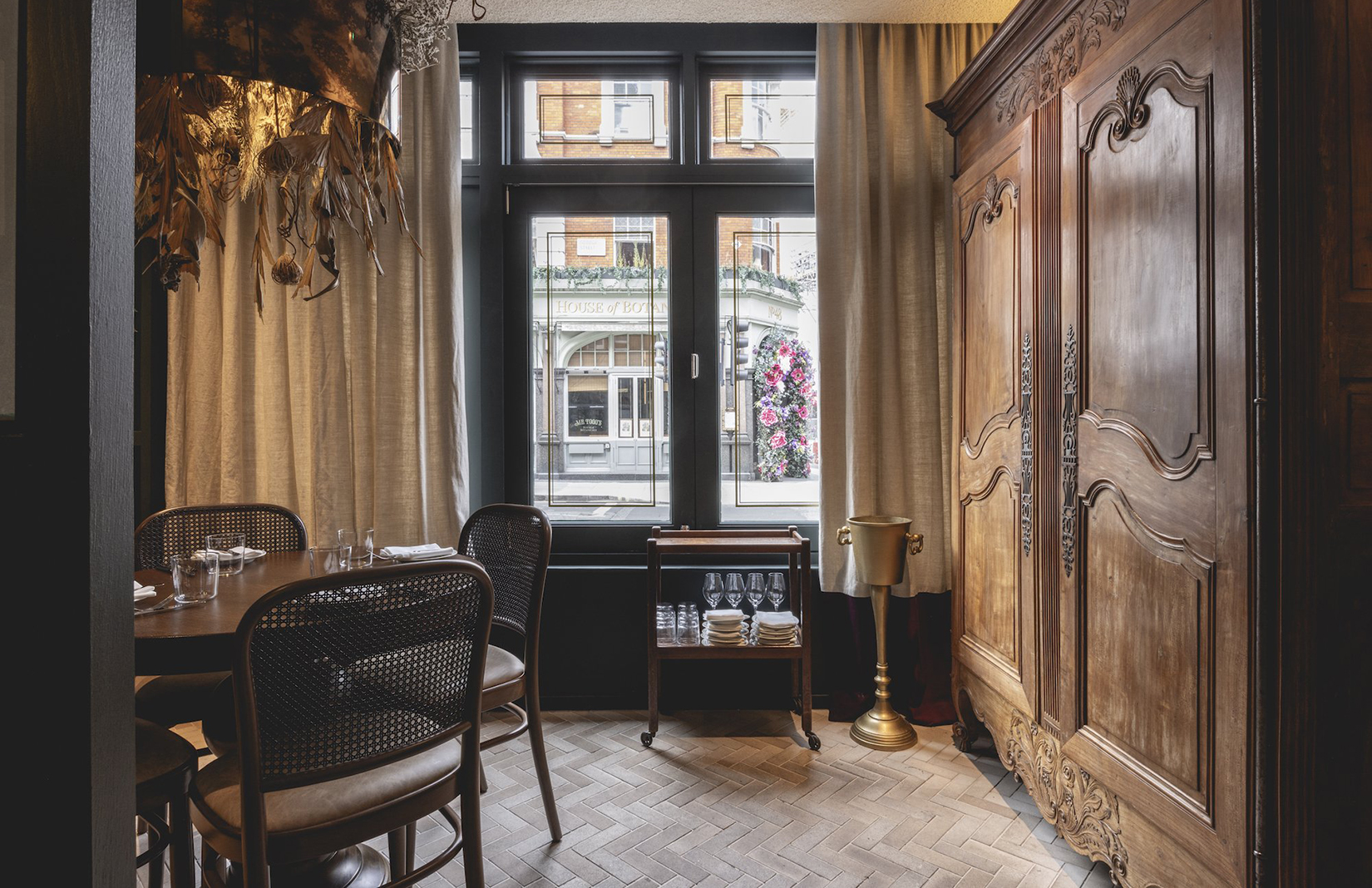 London restaurant 64 Goodge Street is peak old-school elegance