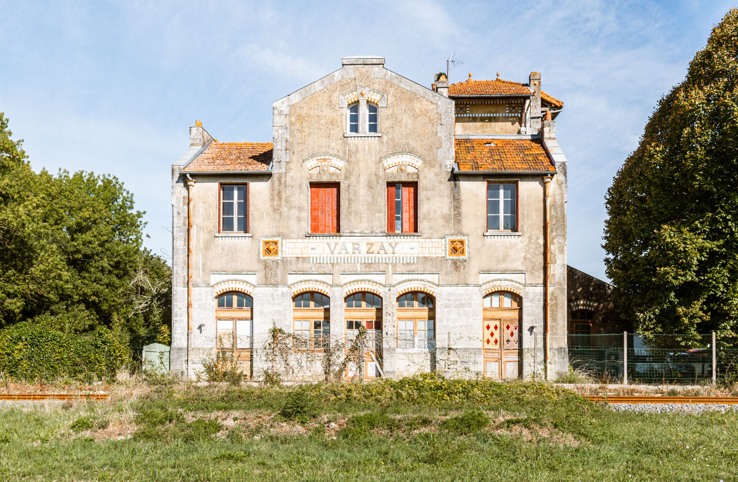 Could this 100-year-old Varzay railway station make the ultimate home?