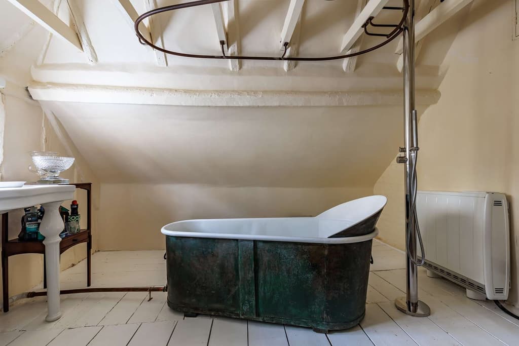 An old copper bathtub in the ensuite