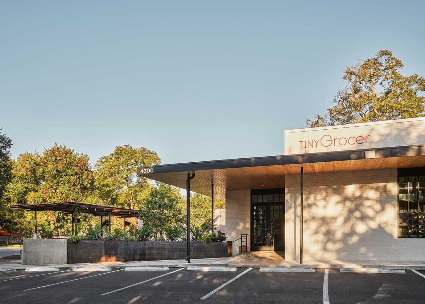 Austin’s Tiny Grocer celebrates the midcentury style of its post office ...