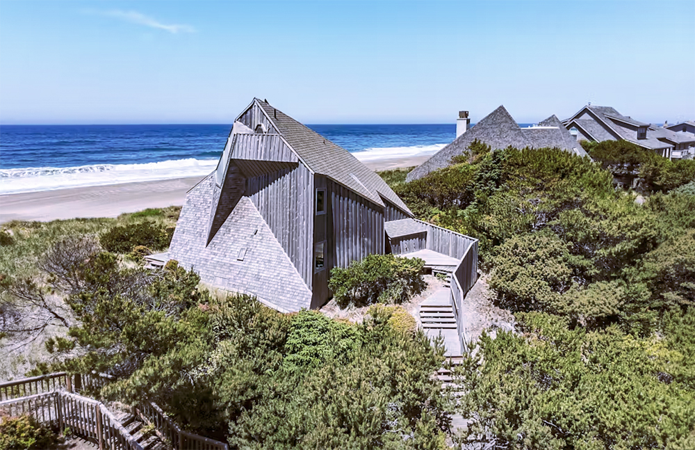 Freeform 1970s design is on offer at this time-capsule Oregon beach house