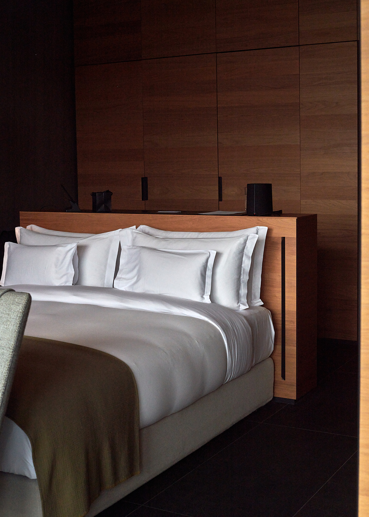 Cosy cabin vibes continues from communal to private areas of the hotel, where timber clad walls and furniture combine.