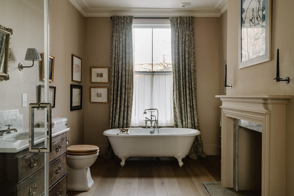 A claw-foot bathrub in the family bathroom