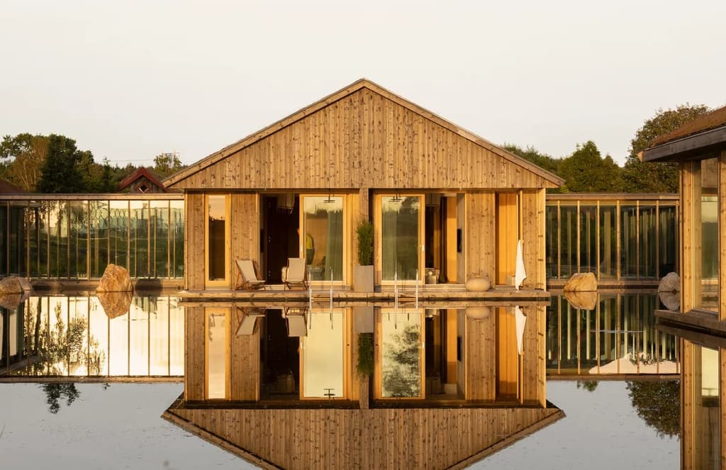This new wood-slat retreat hovers over a lake in Sweden