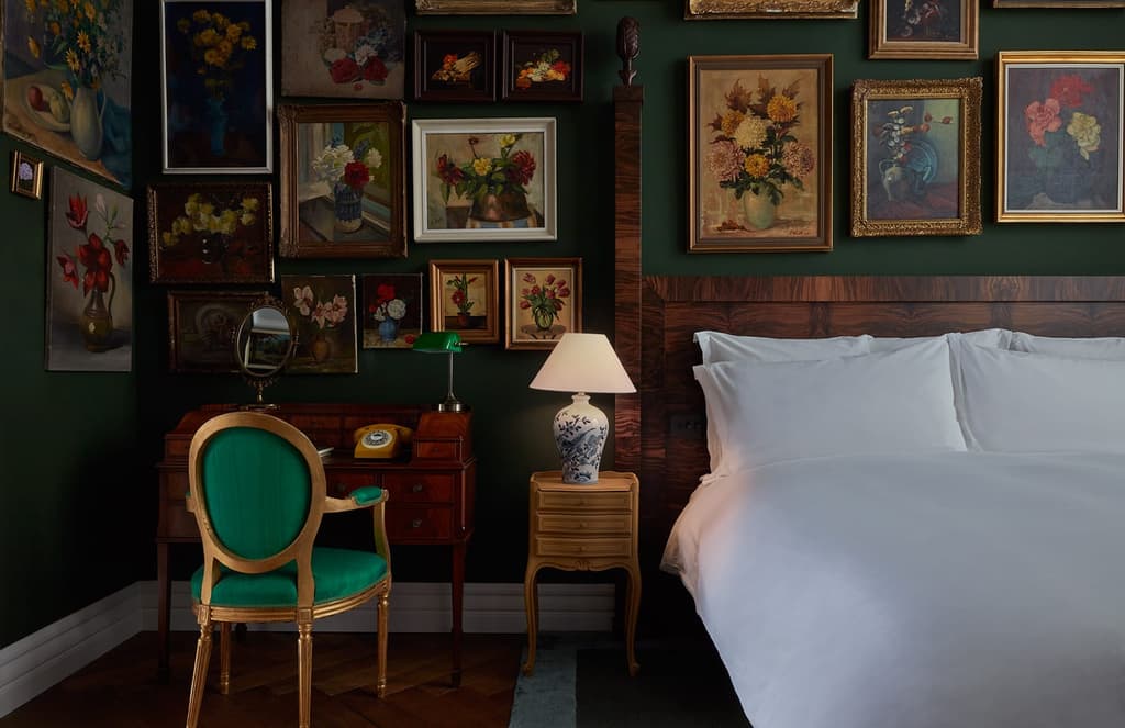 This Amsterdam hotel suite pays homage to the city’s floral heritage