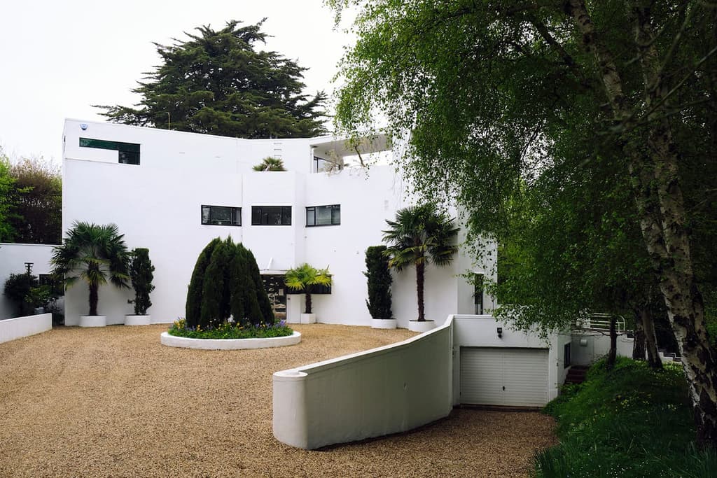England's first ever Modernist home asks for £3m