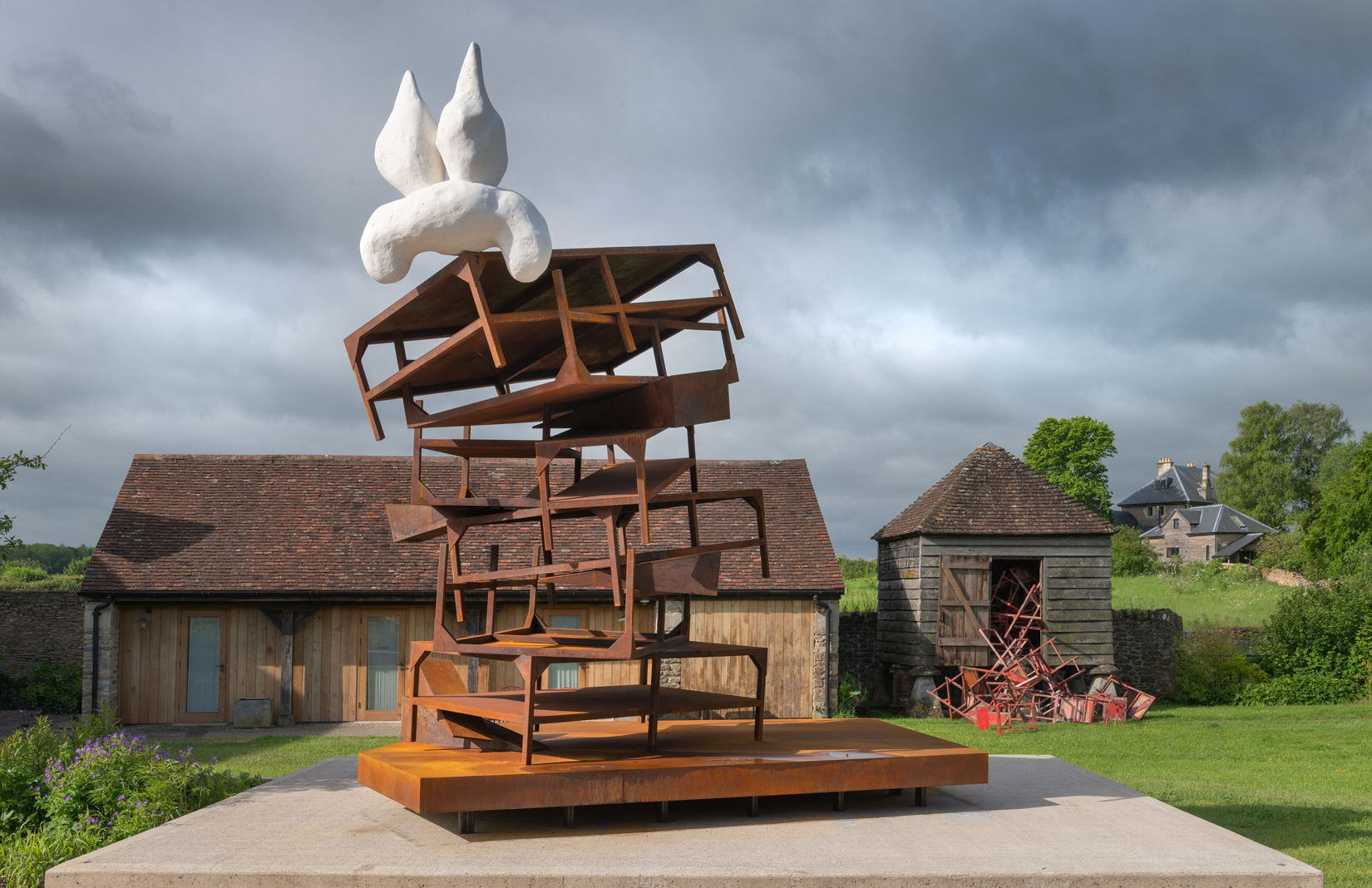 Phyllida Barlow’s monumental sculptures take over Hauser & Wirth Somerset this summer