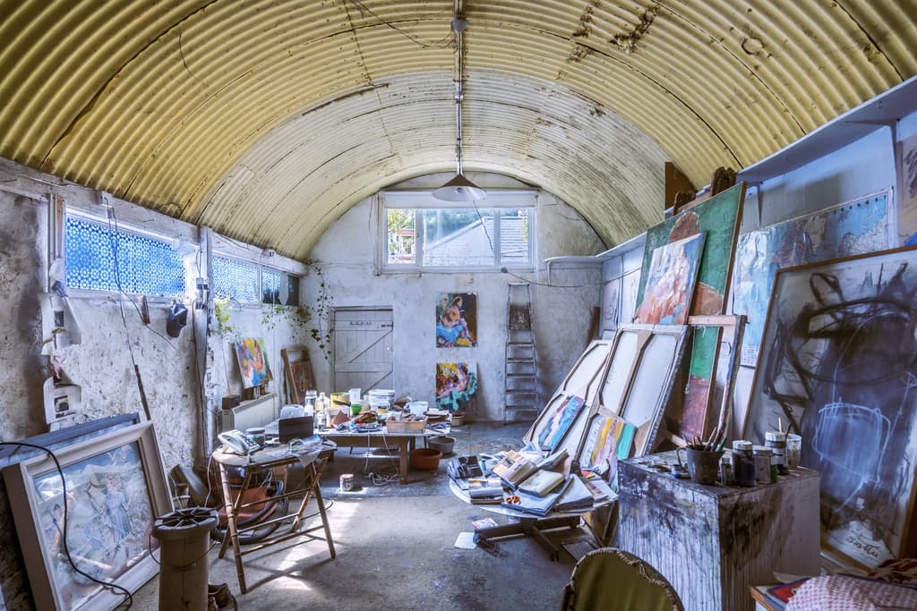 The barn is presently used as an artist's studio. Photography: The Modern House