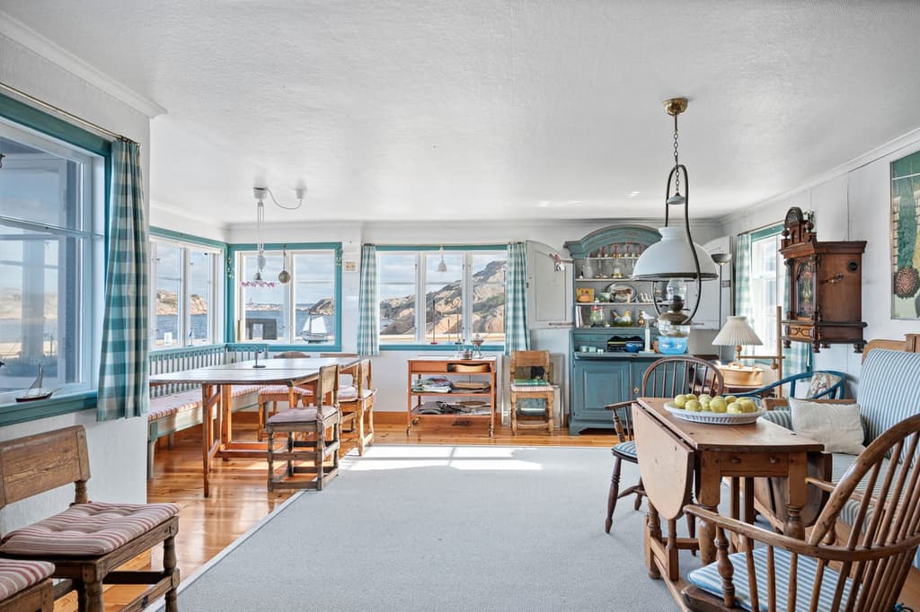 Dining room and country kitchen