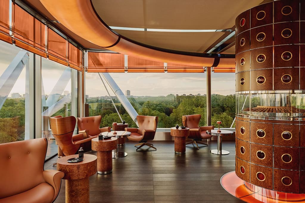 The all-suite Emory hotel opens for high rollers in London