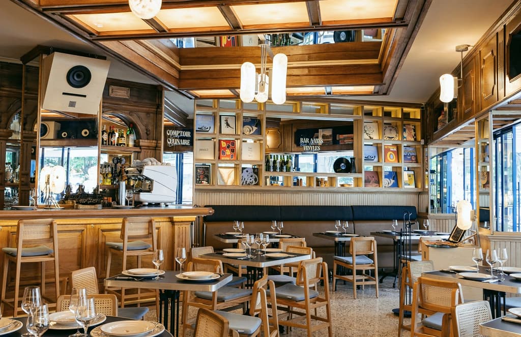 A new vinyl bar in Mexico City updates the classic French bistro