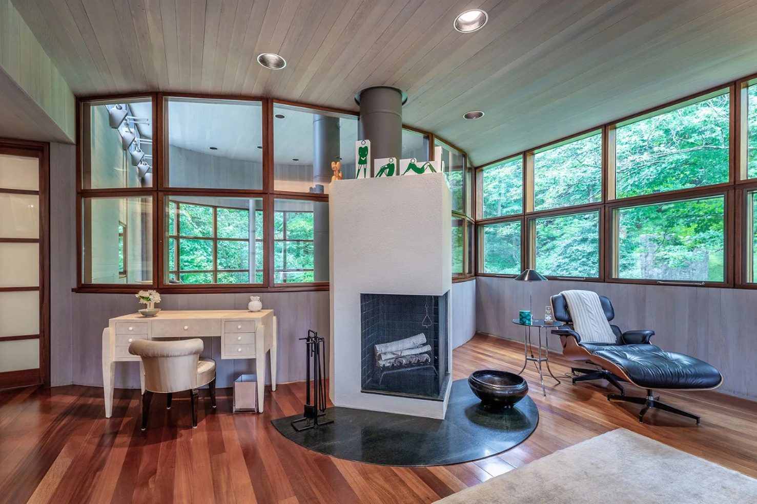 Guess the Guggenheim connection at this Connecticut Home - The Spaces
