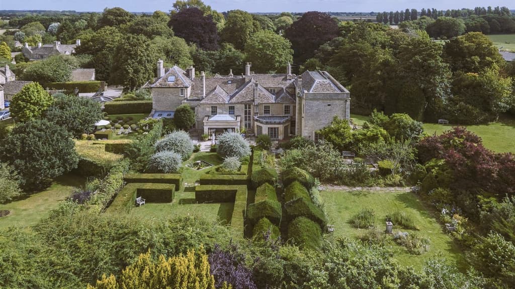 Anne of Cleves’ Oxfordshire manor is for sale