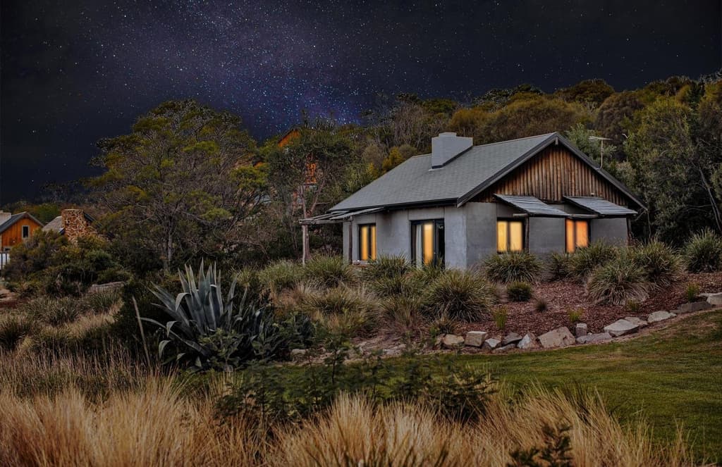 Waterfront Tasmanian cottage asks for $950k AUD