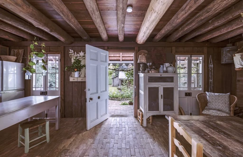 Peek inside a quaint and rustic Victorian cottage outside Sydney
