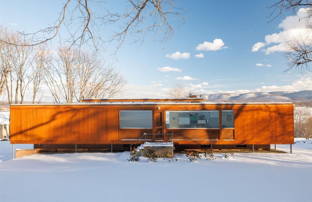 Philip Johnson’s Wolfhouse asks for $2.9m