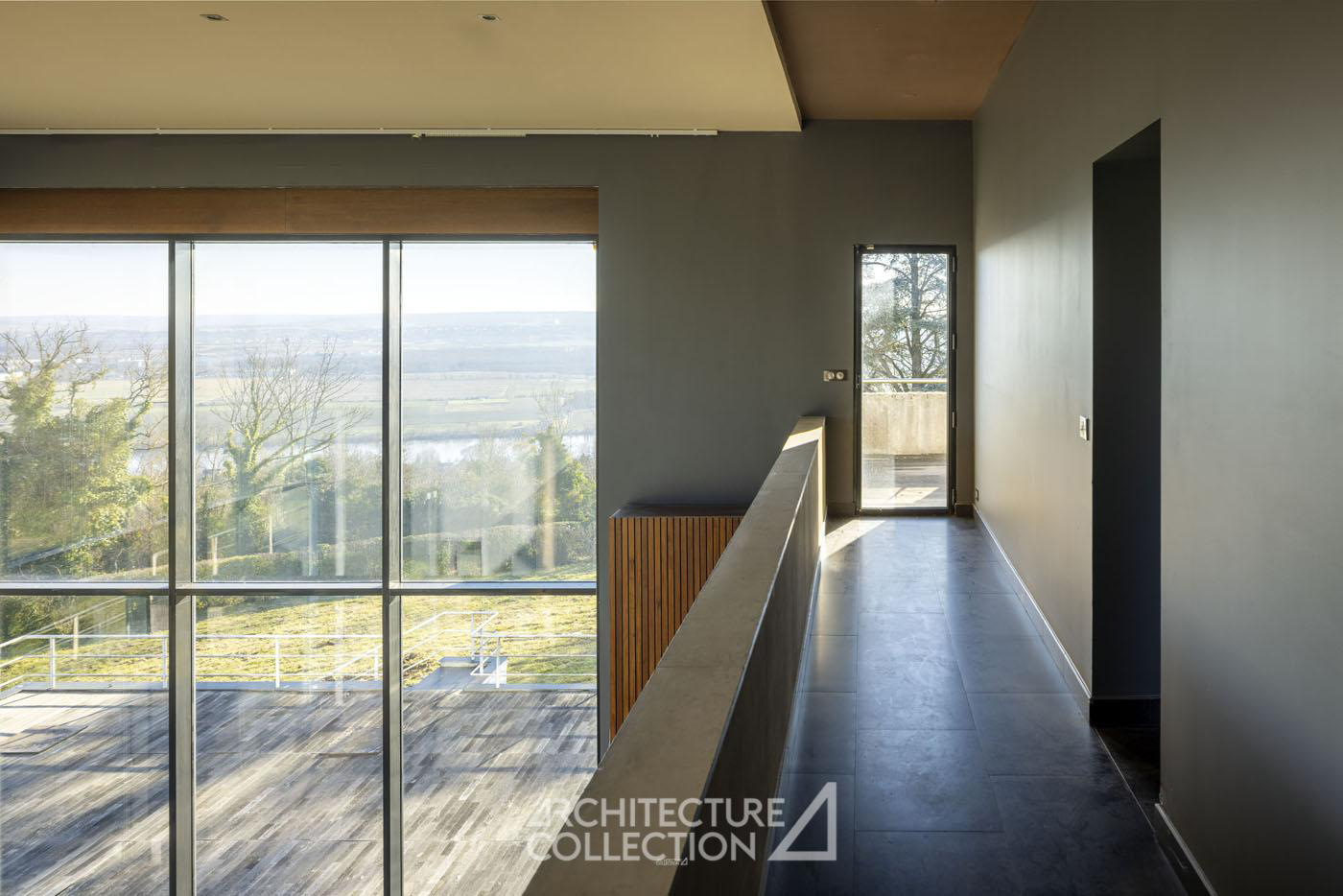A restored Robert Mallet-Stevens landmark is for sale outside